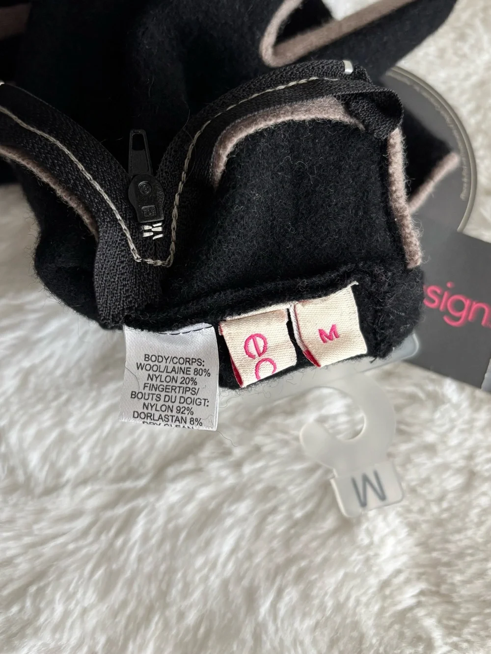 Echo Design Wool Blend Gloves Size Medium NEW Black Mobile Touch Compatible